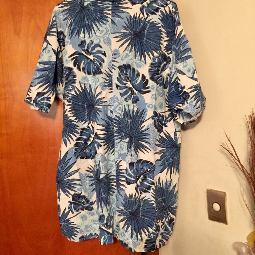 Short sleeve tropical summer top/over shirt. - Picture 2 of 5